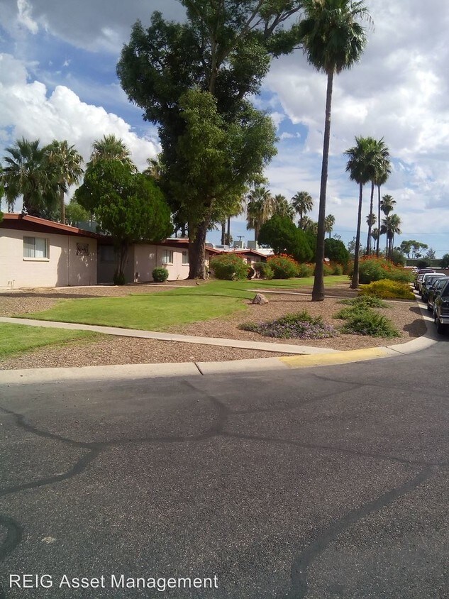 Foto principal - 1625 E Prince Rd