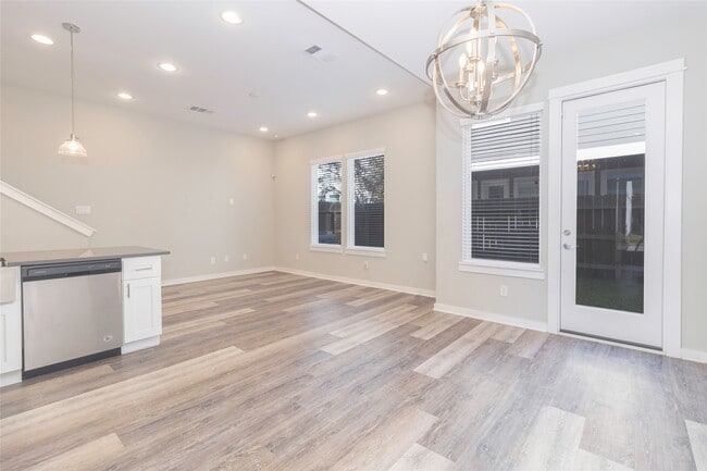 Foto del edificio - 6708 Parker Oaks Ln