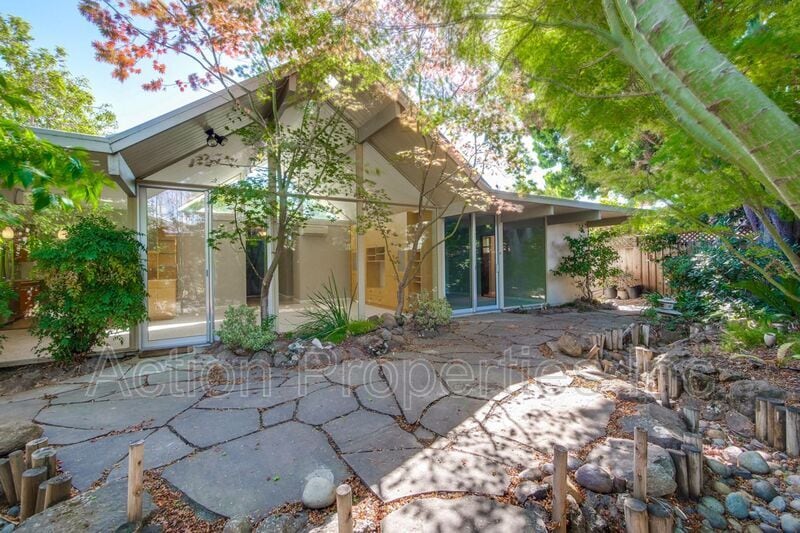 Primary Photo - 1224 Miramonte Ave