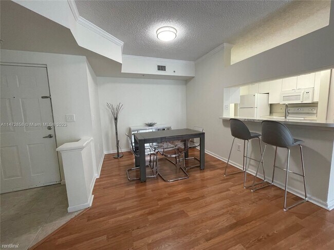 Foto del edificio - 3 br, 2 bath House - 17125 N Bay Rd Apt 3404