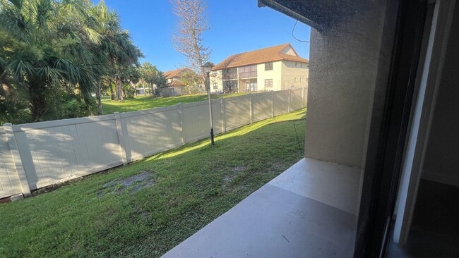 Foto del edificio - Unfurnished Annual Rental Available