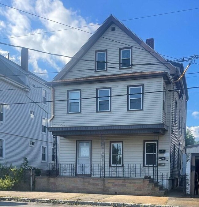Building Photo - 3 bedroom in New Bedford MA 02746