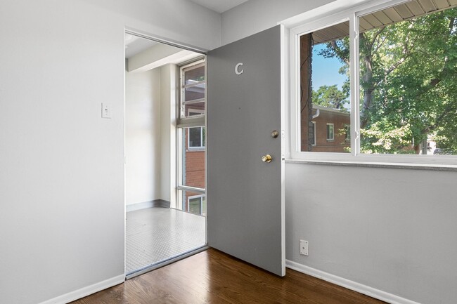 Building Photo - 7874 - 7880 S Big Bend Blvd