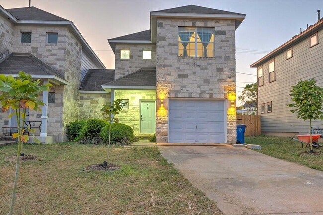 Foto del edificio - 7510 Lazy Creek Dr
