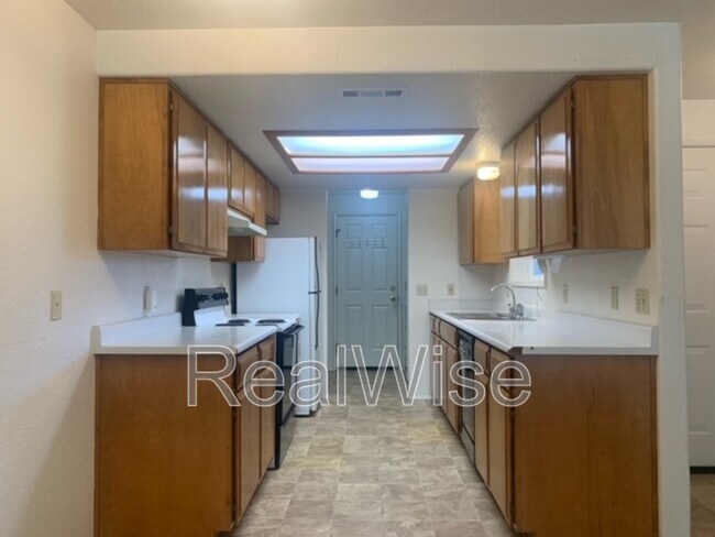 Foto del edificio - 1423 SW Kokanee Ln