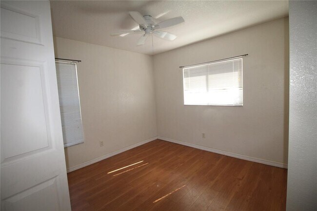 Foto del edificio - 4765 Cornsilk Terrace