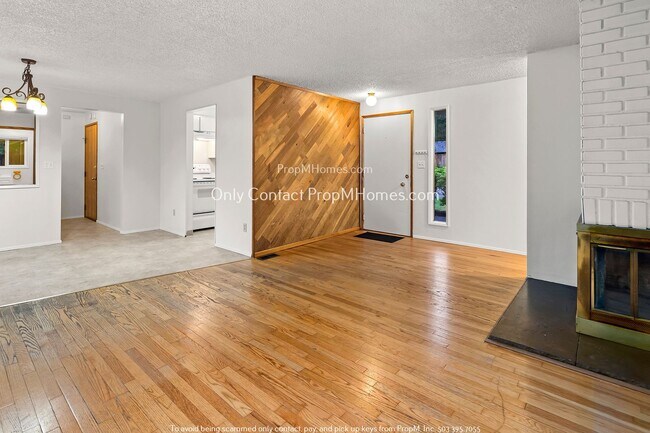 Foto del edificio - Ranch Style Home on Quiet Lake Grove Cul-d...
