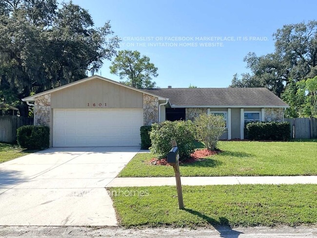 Building Photo - 1601 Aster Dr