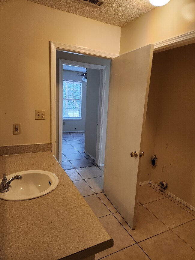 Foto del edificio - 621 Woodsman Dr