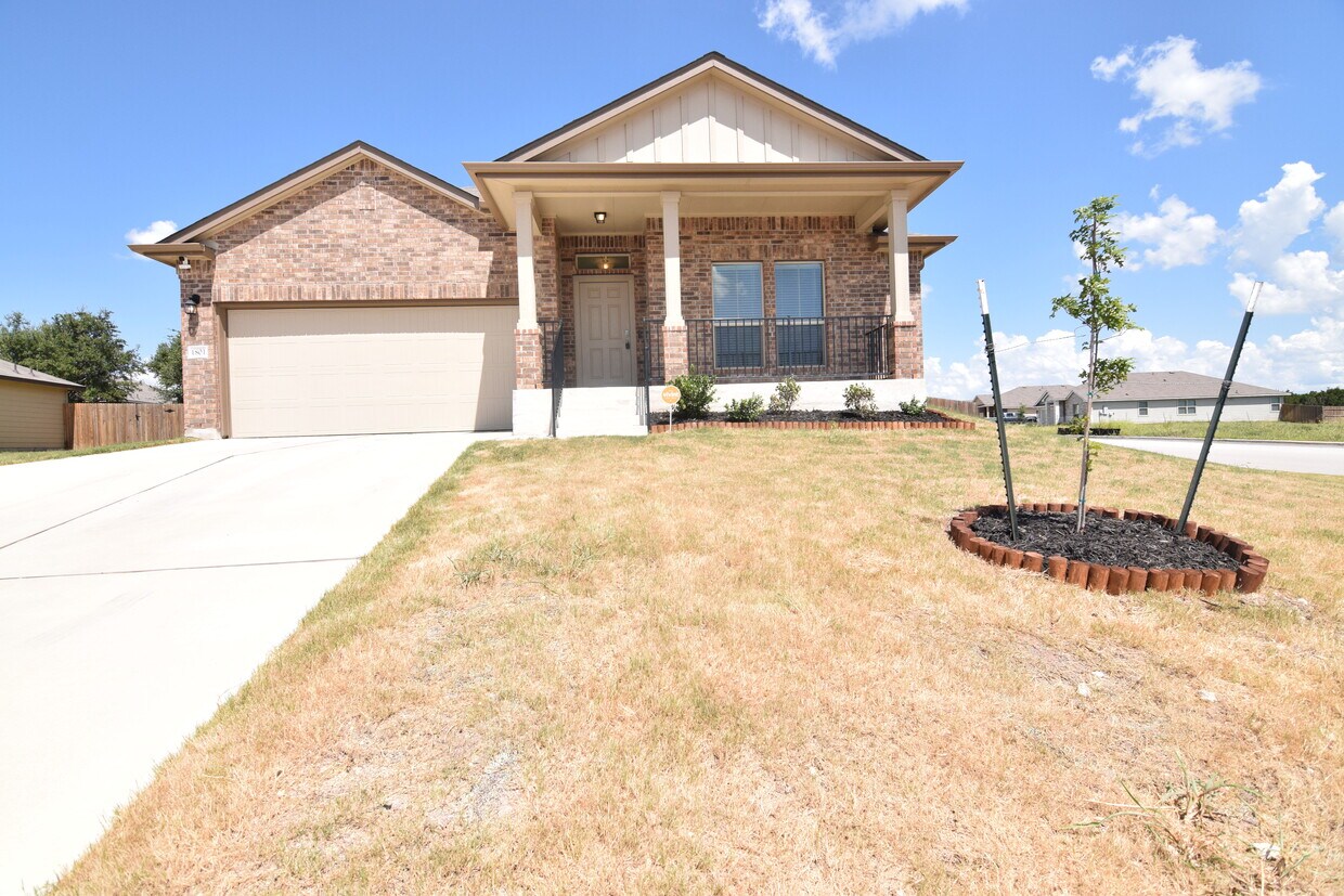 Primary Photo - 1801 Cow House Ct