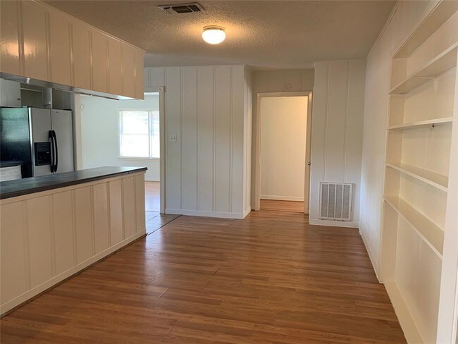 Foto del edificio - 1639 Woodvine Dr