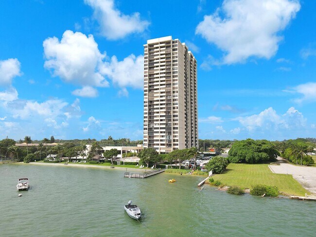 Foto del edificio - 5600 N Flagler Dr