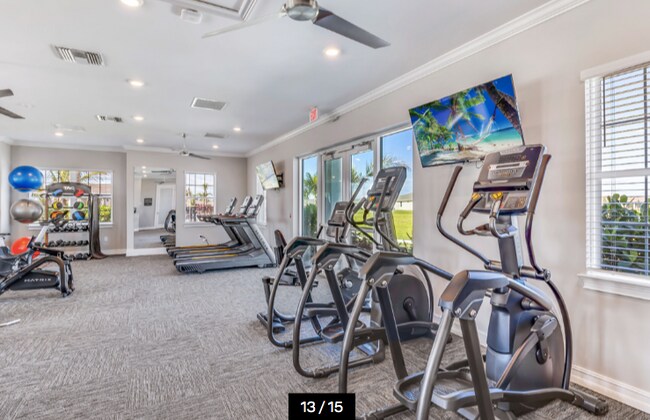 Foto del edificio - 615 Parkshore Lk Ave