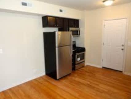 Building Photo - 2807 W Lawrence Ave