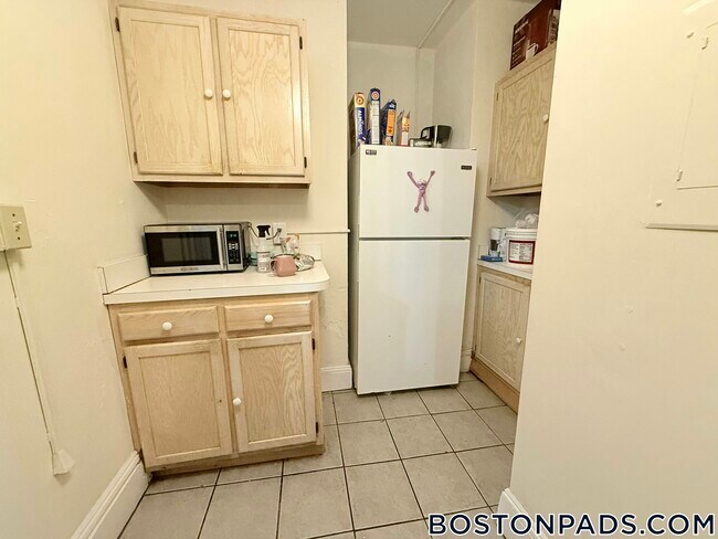 Building Photo - 452 Park Dr