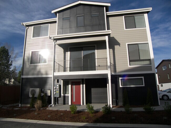 Foto del edificio - 729 112th St SW