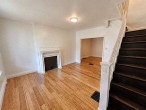 Building Photo - 929 E 17th St