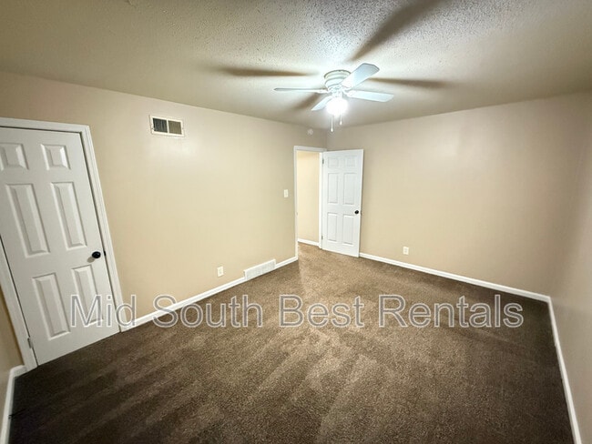 Building Photo - 3168 Mountain Terrace St