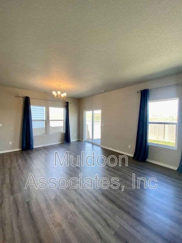 Building Photo - 8274 Talc Dr