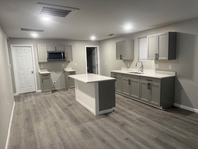 Building Photo - 3568 3rd Ave