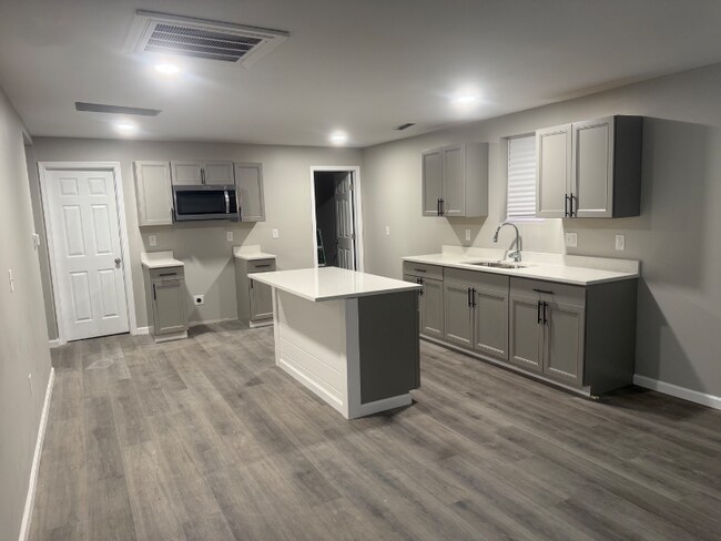 Foto del edificio - 3568 3rd Ave