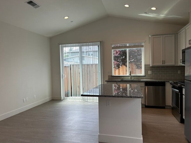 Building Photo - 1 BED 1 BATH ADU