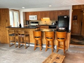 Building Photo - 1075 Ski Hill Rd