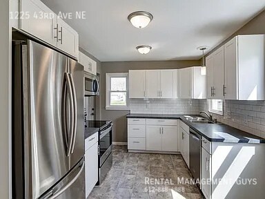 Foto del edificio - Nice 4 Bedroom Home! Finished Basement, AC...