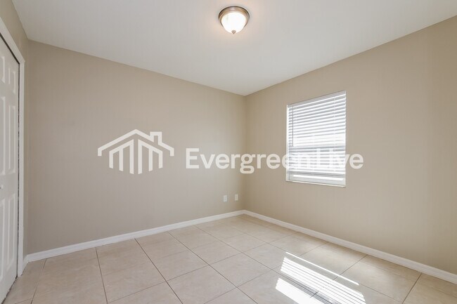 Foto del edificio - 4058 Spoonbill Ave