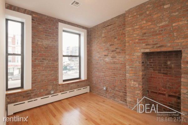 Building Photo - 495 4th Ave