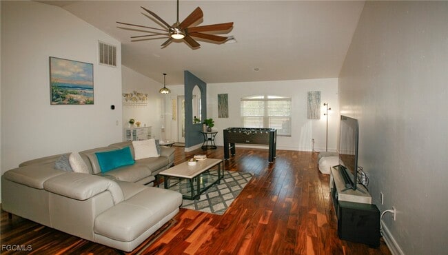 Building Photo - 723 NW 38th Pl