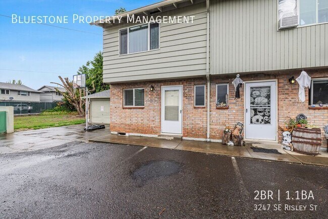 Foto del edificio - 3247 SE Risley Ave