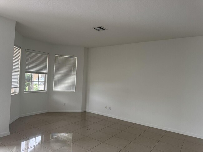 Foto del edificio - 1804 SW Jamesport Dr