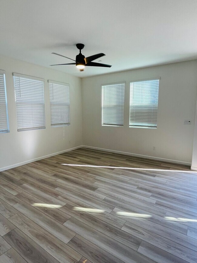 Building Photo - 6198 Paseo de Mooney