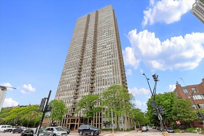 Building Photo - 1660 N La Salle Dr