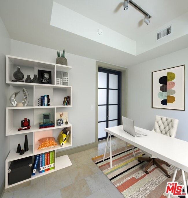 Building Photo - 10700 Wilshire Blvd