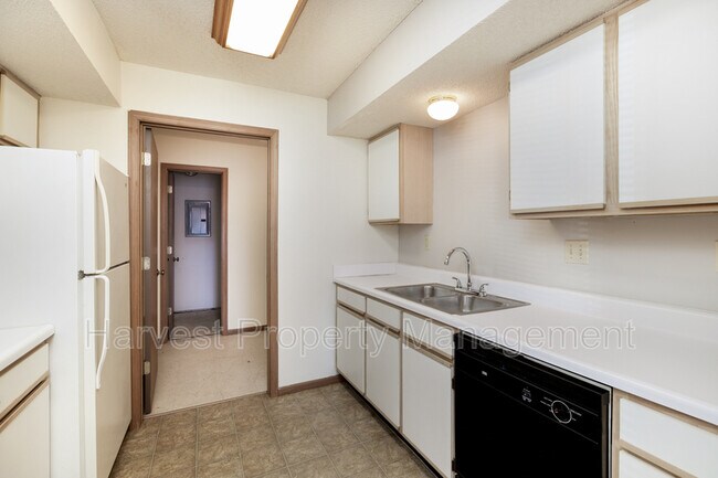 Building Photo - 340 E Rock Rd Ct