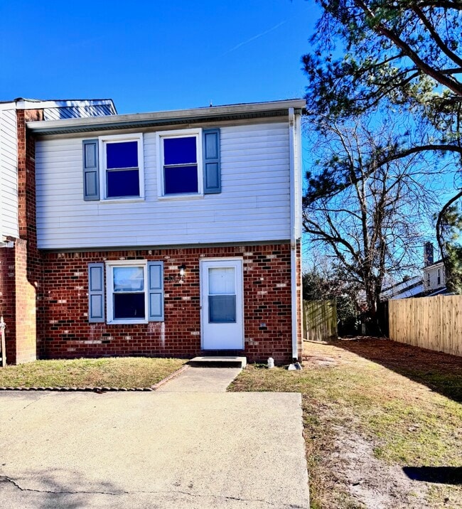 Building Photo - 5552 Lynbrook Lndg