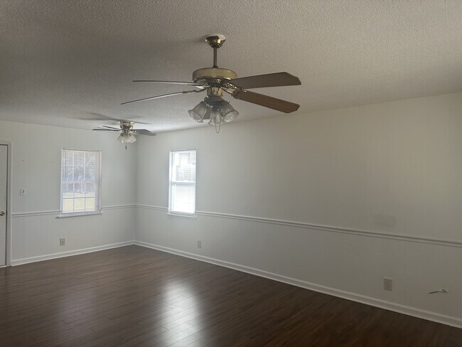 Building Photo - 218 Donavon Dr