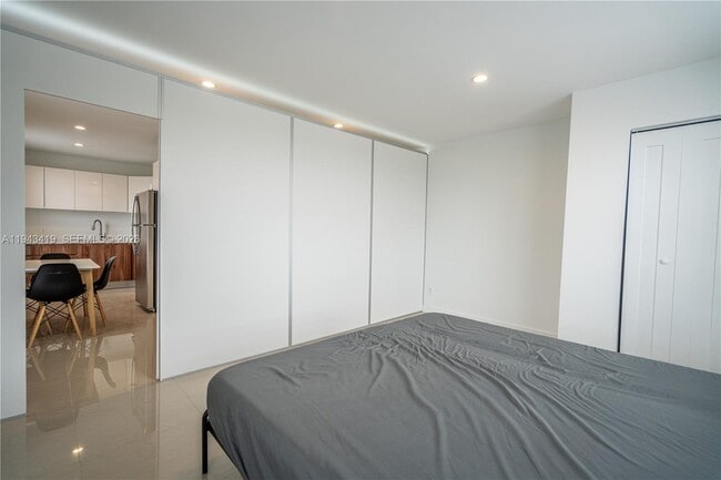 Foto del edificio - 924 Marseille Dr