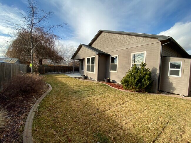 Building Photo - 2845 E Shadowband St