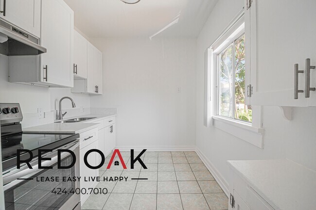 Building Photo - 2743 San Marino St