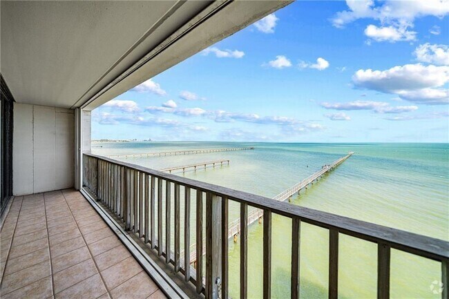 Building Photo - 4334 Ocean Dr