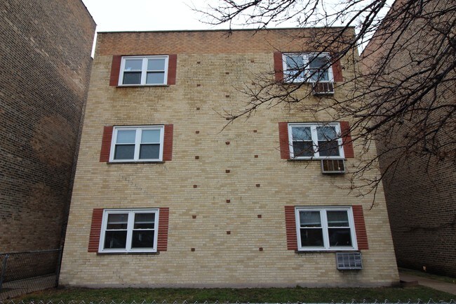 Building Photo - 1642 W Morse Ave