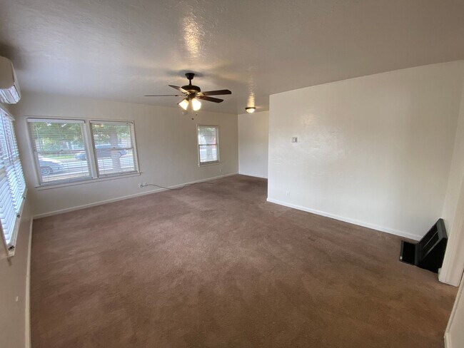 Foto del edificio - 3 bedroom/2bath home in Reedley available ...