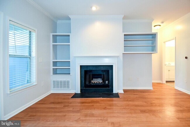 Building Photo - 14305 Grape Holly Grove