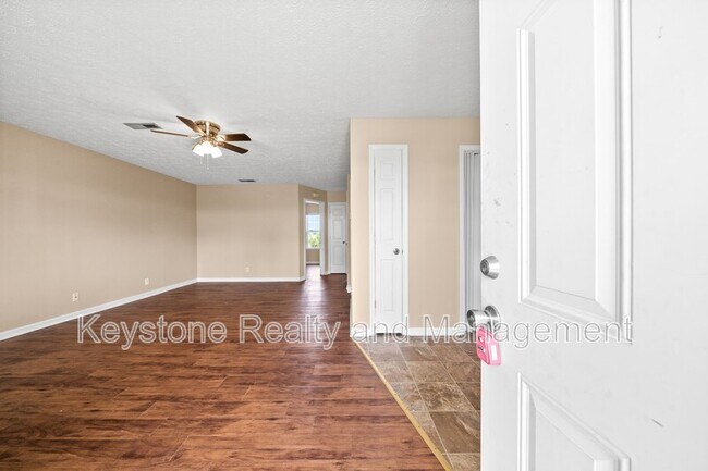 Foto del edificio - 308-801 Thompsonville Lane