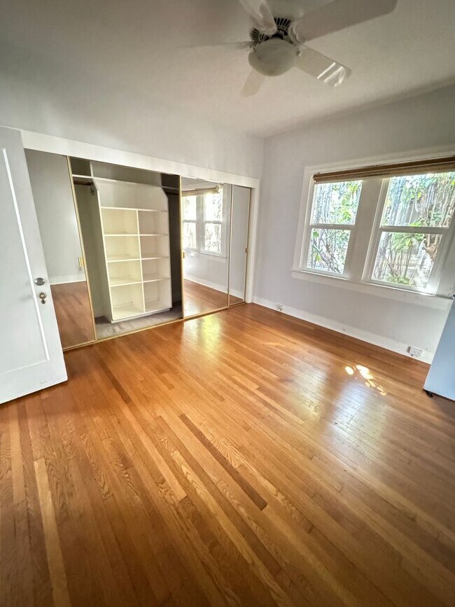 Building Photo - Charming House in Manoa 4 bed with bonus a...
