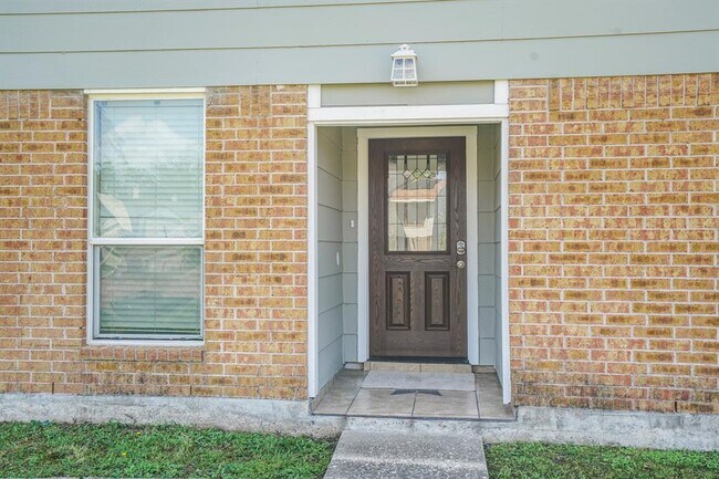 Foto del edificio - 17810 Crestline Rd