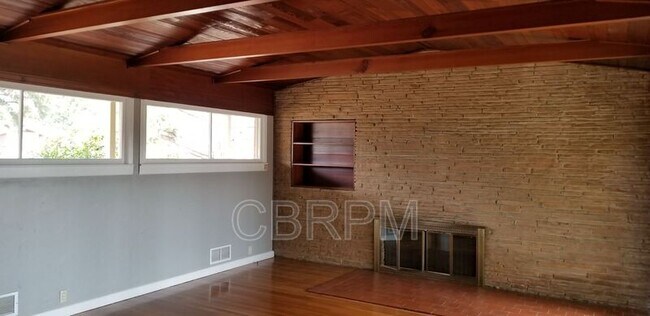 Building Photo - 2219 33rd St